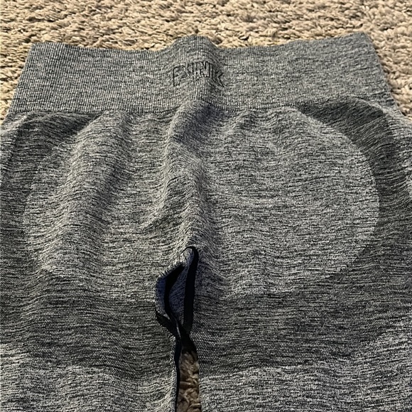 2 PAIRS PINK SEAMLESS LEGGINGS 🖤 🩷 - Picture 5 of 9